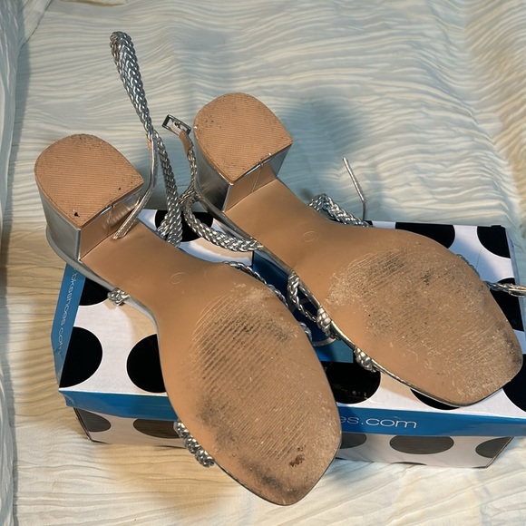 Silver Heels - Picture 2 of 2